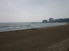 最終日はそれまでの天気と違いかなり荒れていました。
霧で視界も悪かったです。三国サンセットビーチの景色です。