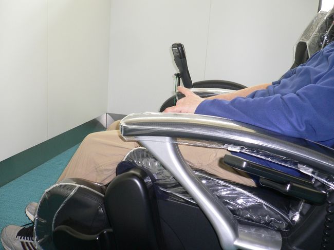 私たちもマッサージ機に掛かり準備中<br />１０分２００円