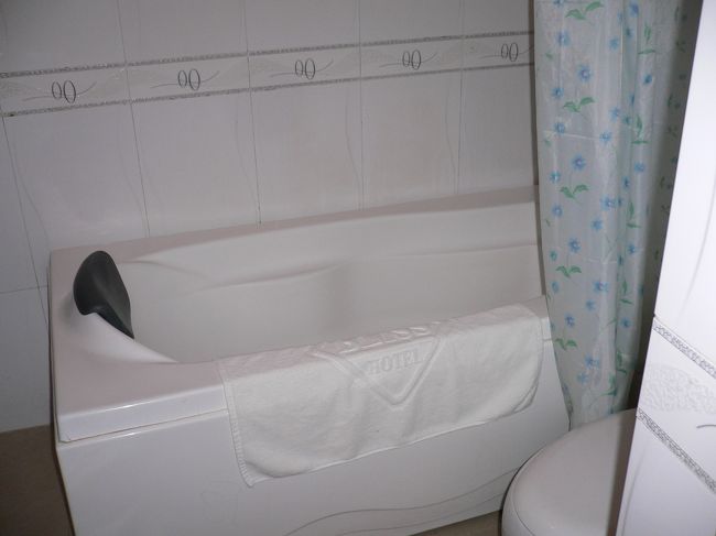 ただありがちなお湯がチョロチョロ<br />裏通りのお部屋なので静かでした