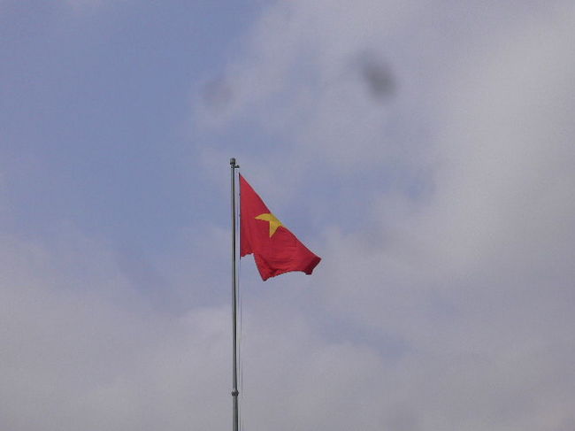 今日は観光の日。<br />どこへ行っても　この日が一番大変、覚悟が必要です。<br />ダンナがガイドなので容赦なく歩かされるのです。<br />やったー　行きはホテル前からタクシーです。<br />「ランチューティック　ホーチミン」と言ってました英語は通じず　５６０００ドン