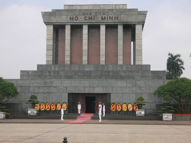 入場料は無料<br />水の持ち込み不可　チャラい格好不可　大人しく歩いている間にチェックが<br />入ります。<br />この時期は朝１０時半まで　週２回お休みなので　要注意