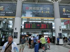 高鉄左榮駅。
高鉄の南の終着駅になります。