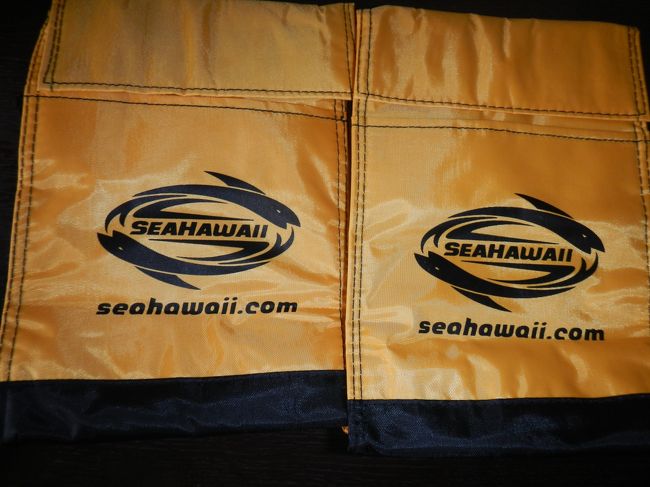 ＳＥＡ　ＨＡＷＡＩＩのお土産バック<br /><br />イルカシュノーケルツアーで頂きました。<br />この中に、お水とマフィンとクッキーなどの<br />お菓子が入ってました。<br /><br />保冷効果はないですが、<br />海バックに活用できそう♪