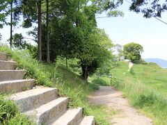 造山古墳までやってきました。
入り口が何箇所かあり、一回道を間違えてしまいました。