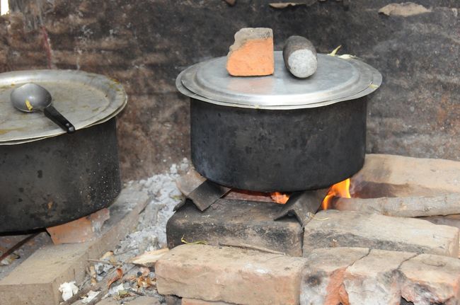 食事を作る場所は貧弱だ。