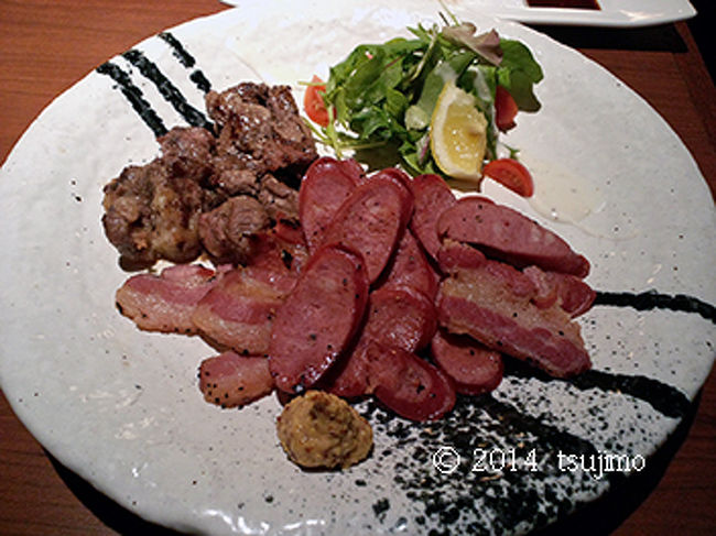 桜三点盛り、①馬ひも、②ソーセージ、③ベーコン。<br />ビールの摘みには良く合うけど、焼酎や酒には少しくどいかなぁ。 <br />でも、美味しかったぁ。