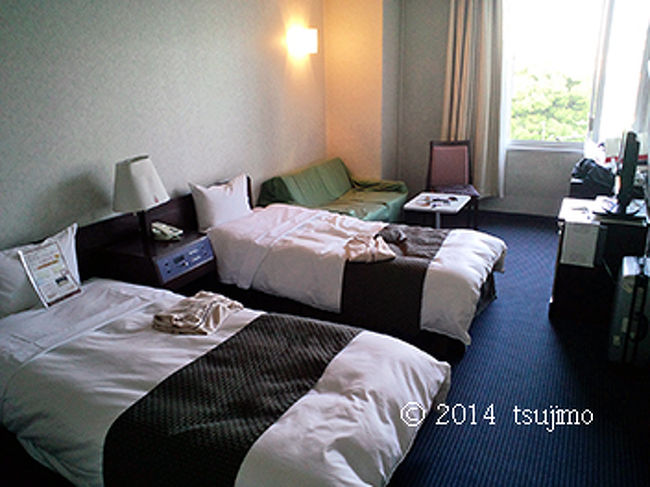 夜のお出掛けに備えて、ホテルで一休み。<br />熊本交通センターホテルの部屋です。