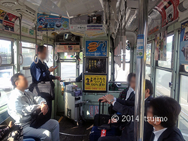 車内は狭いですが、次から次からと電車がきます。<br />