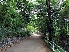 吾妻山の麓は、公園になっており、その先に登山道があります。