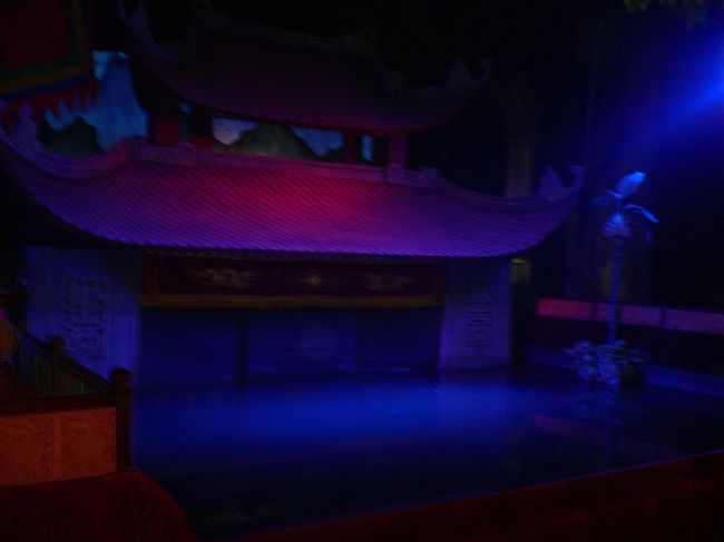 ホテルでシャワーを浴び　5時２０分からの水上人形劇を見に行きました<br />もちろん徒歩ですが　もう道が分かったせいでチケットを買いに来た時より<br />近い