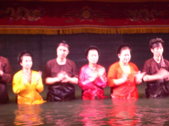 最後に操ってる人達が出てきて　手拍子で歌って終りです（って途中は？）<br /><br /><br /><br />あー良かった良かった<br />