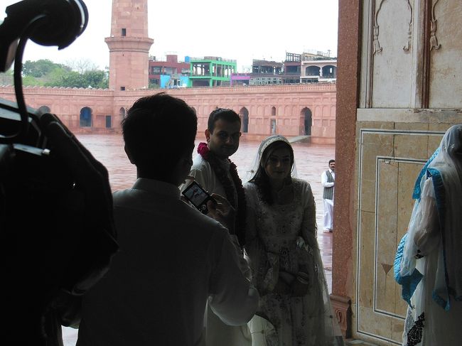 結婚式を挙げていた二人