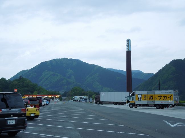 4時に自宅を出て、5：30中央高速談合坂ＳＡで1回目の休憩です。曇っていますが道路はここまで順調です。<br />