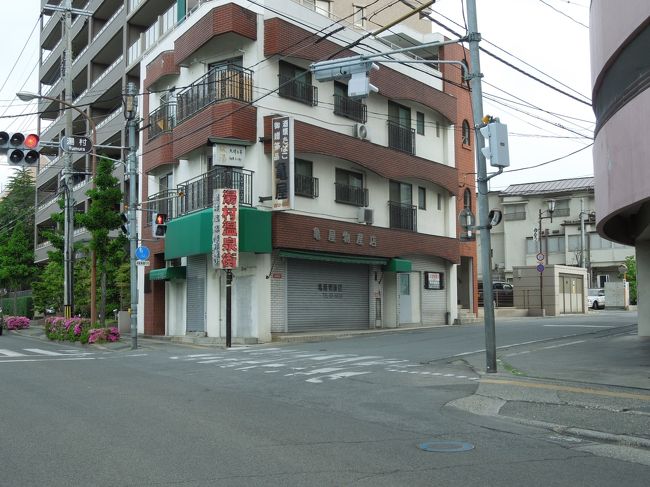 6時に釈迦堂ＳＡから温泉ガイドブックを頼りに、湯村温泉ホテルの日帰り温泉に7時から入浴可能なことを確認して、最初の温泉を湯村温泉に決定。<br />