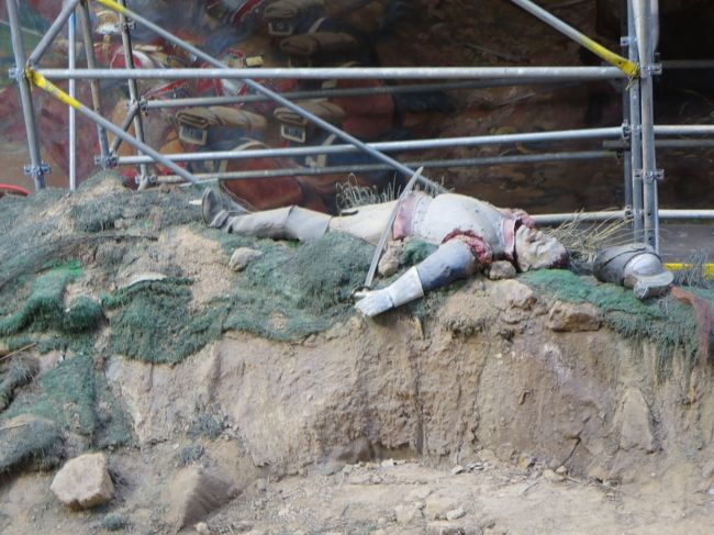 一部修復中の所もありました。<br /><br />その前には、ちょっと残酷な人形も・・・。