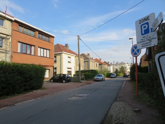 考えてみたら、海外旅行で、観光地じゃない普通の住宅地って、歩く機会無いですもんね(^_-)-☆<br /><br />