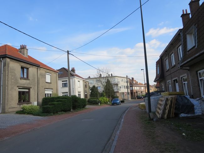 やっぱり、日本の住宅地と違いますね(^O^)<br /><br />何が違うのか・・・私の気持ちが違うのか・・・？！