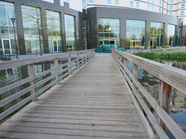 橋を渡って・・・