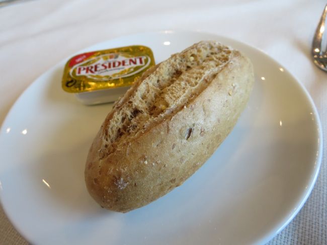 パンは、本当に欧州はどこでも美味しいです♪<br /><br />これも、外はカリっと、中はしっとり(*^_^*)