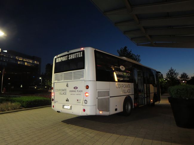 空港へのシャトルバスが、停まっています。