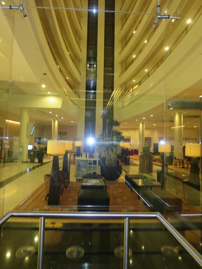 ロビーには、誰もいないです。