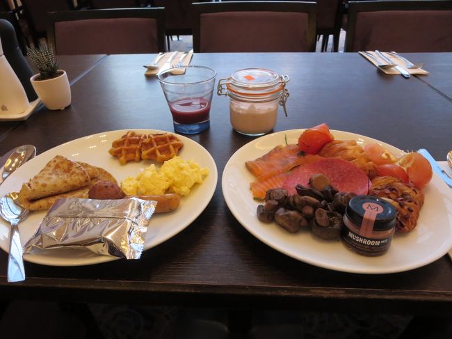 とりあえずの最初の２皿（笑）。<br /><br />お代わりは・・・しちゃいました(^_^;)