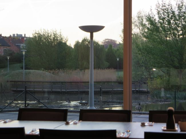 食べながら、昨日散策した公園を眺めます♪