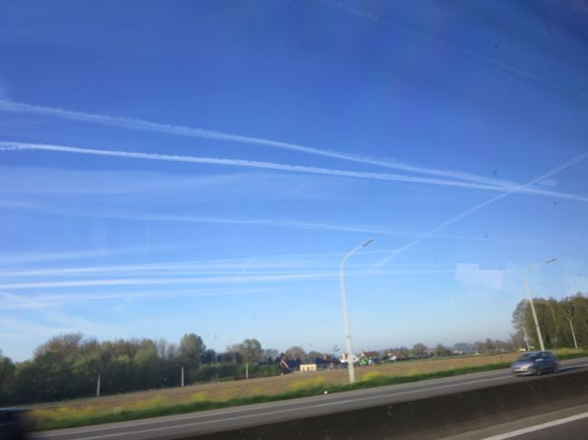 車窓より<br /><br />お天気も最高！！！<br /><br />ＴＶで見てたブルージュでの、運河クルーズも、できそうだーヽ(^o^)丿