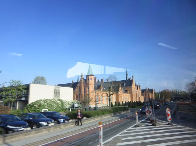 車窓より<br /><br />素敵な建物が見えて、テンションあがってきます！！！