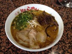 黒ラーメン・大盛・堅めん です。

とんこつに香味・香味野菜をブレンドした若干、あっさり系。