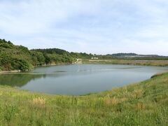 少し離れた、中央露天掘溜水池です。

こちらも立ち入りが制限されています。