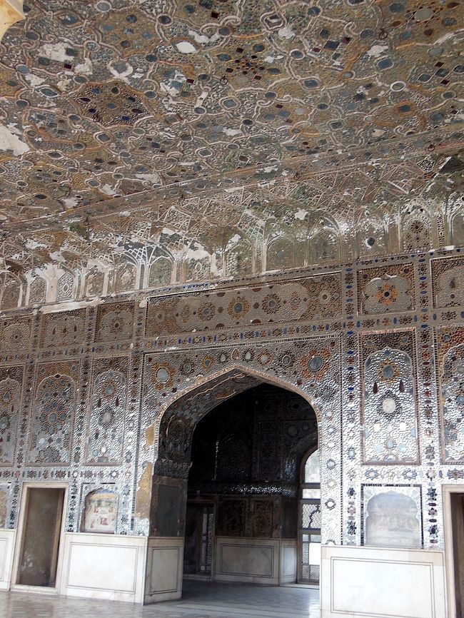 1631年、第5代皇帝シャー・ジャハーンによってつくられたものです。