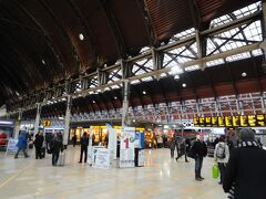 パディントン駅

12/11（日）9：45

イギリス北西部を結ぶ国鉄の路線、地下鉄4路線、ヒースロー空港まで直通ラインが乗り入れるロンドン北西部最大の鉄道駅。


