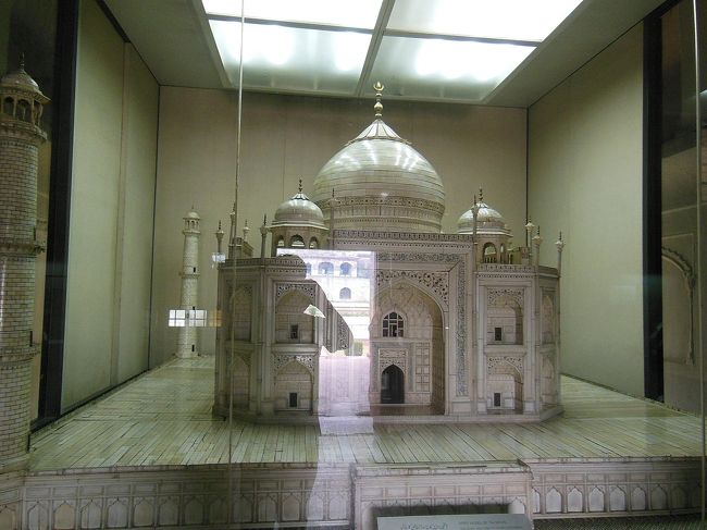 小さな資料館にあったタージ・マハルの模型<br /><br />ラホール城同様、第5代皇帝シャー・ジャハーンが建設させたものです。