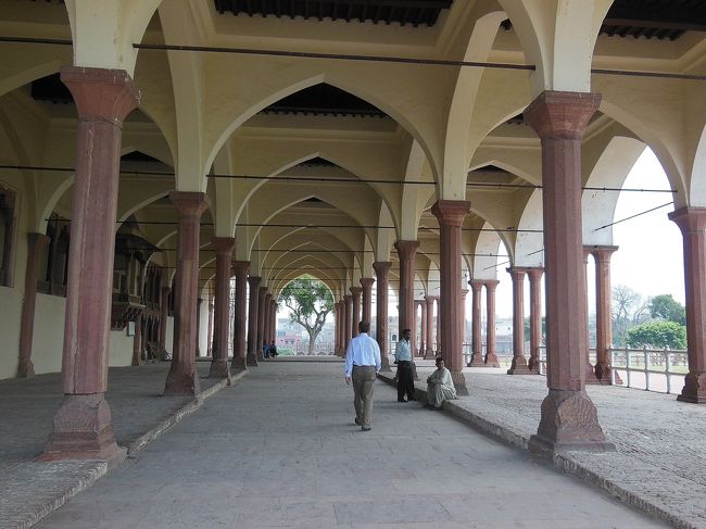 “ディワニアーム”（謁見所）　第5代皇帝シャー・ジャハーンにより建設