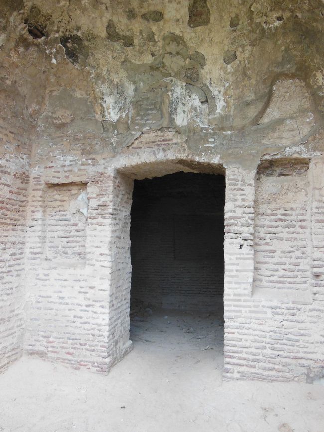 小部屋は、寝るだけの狭いスペースです。