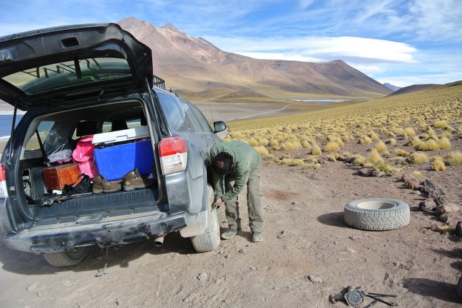 We got a flat tire!  Patricio fixed it at the 4100 m high..poor thing!