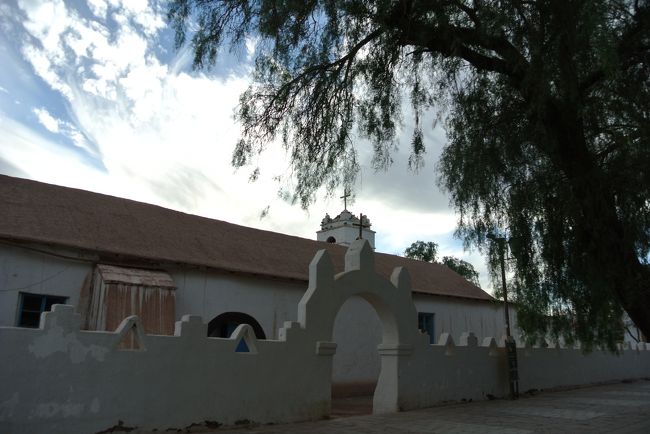 Around 4:30 pm, we went to check out the city.  <br />S. Pedro Church.