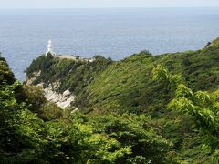 屋久島灯台
屋久島の最西端永田岬にある灯台です。
　