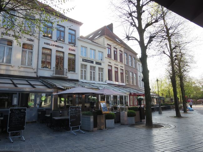 最初に、この右手（写っていない）の建物の中で、お手洗いタイムです。