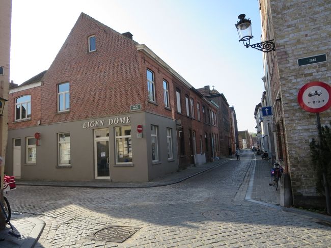 路地を、てくてく♪