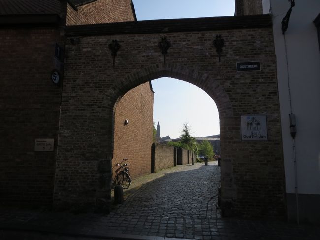 なかなか素敵な門があります。<br /><br />