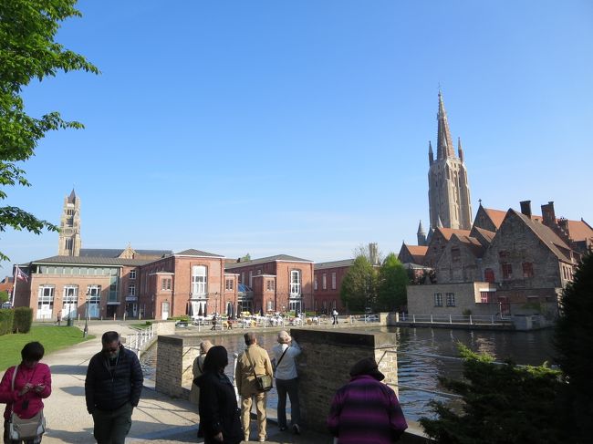 晴れ渡った空に、尖塔、そして運河♪<br /><br />何枚撮ったことか(*^_^*)