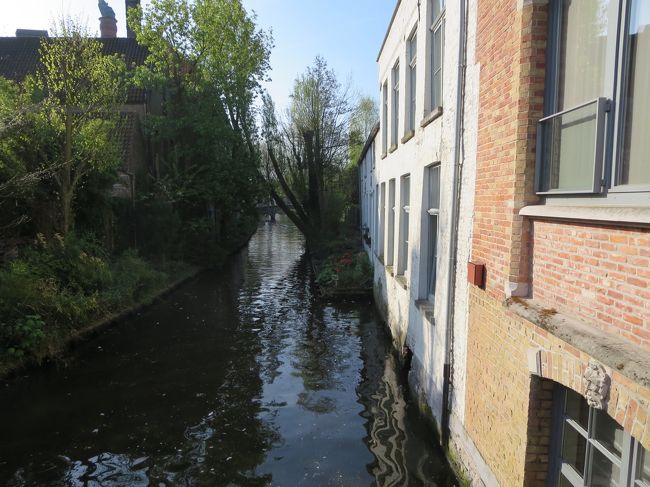 橋の上から<br /><br />運河沿いの建物って、湿気対策はどうしてるのかな？！<br />蚊とか、多くないのかな？！