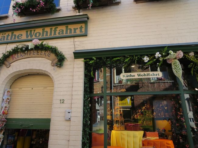 あ！！！！！<br /><br />ドイツのお店「ケーテ・ヴォルハルト」です♪<br />ブルージュにも、あるんですね！<br /><br />一年中、クリスマスグッズを売ってるお店です、木組みのおもちゃも、可愛いですよ。