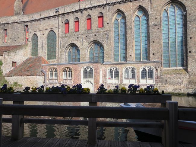 乗り場の向いの建物、素敵！！！