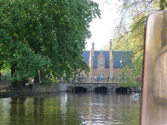 橋の上や、道には人がいっぱいいます。<br /><br />私が手を振ると、皆振返してくれますヽ(^o^)丿<br />最高に楽しい♪♪♪<br /><br />ここで、Ｕターンです。