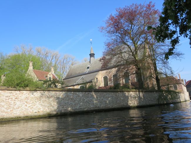 ベギン会館の横も通ります♪