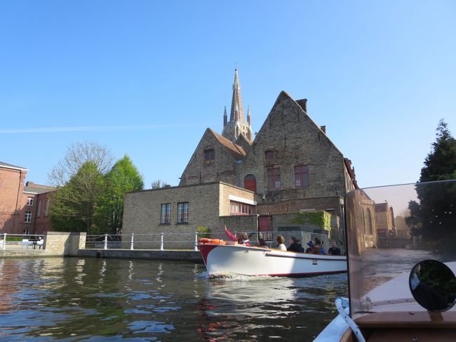 聖母教会の尖塔が見えます。