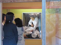 ここは昨年、6月に亡くなられた14代目の酒井田柿右衛門の遺作も数多く展示されています。（今は長男さんが15代目として継承）